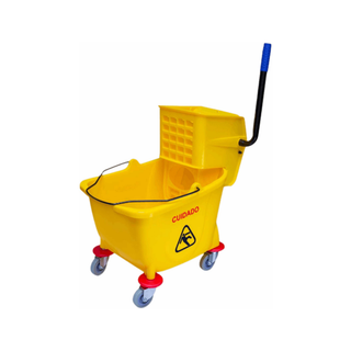 Cubeta con Exprimidor marca Oval 32 L color Amarilla
